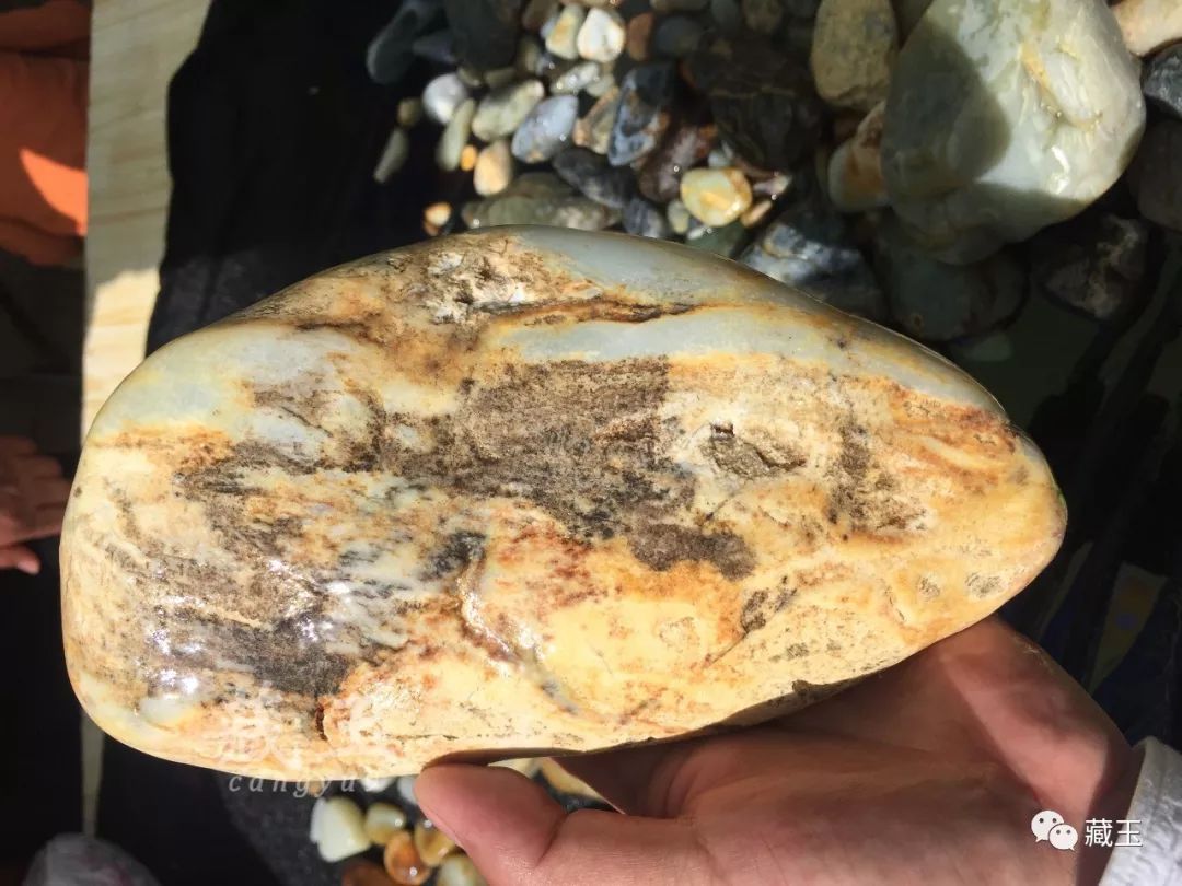 和田市籽料巴扎在哪里,和田巴扎上的大籽料