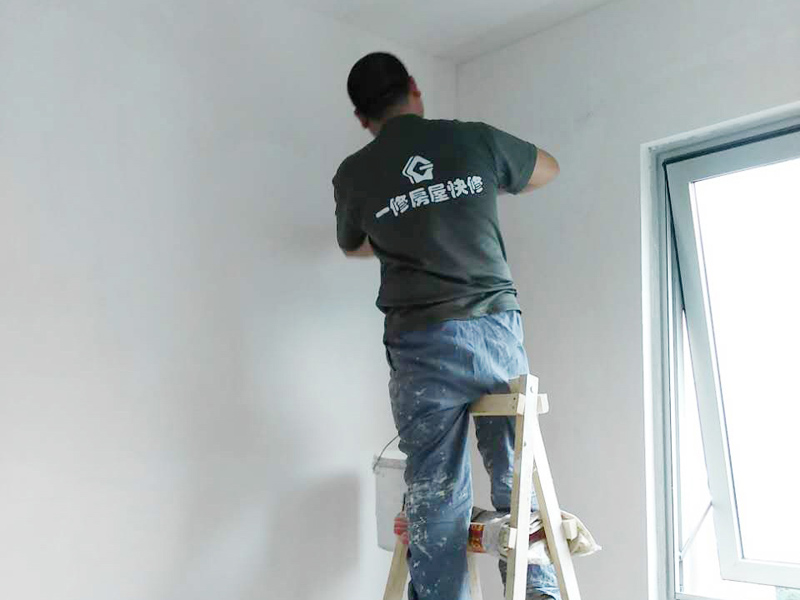 墙面返潮掉皮可以用集成墙板吗,卫生间墙面返潮掉皮发霉怎么处理