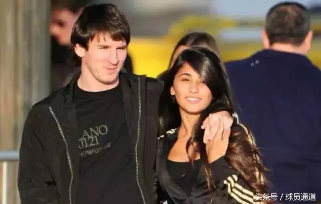 31岁篮球天才娶大10岁二婚妻子,球王娶了一个一米八的老婆