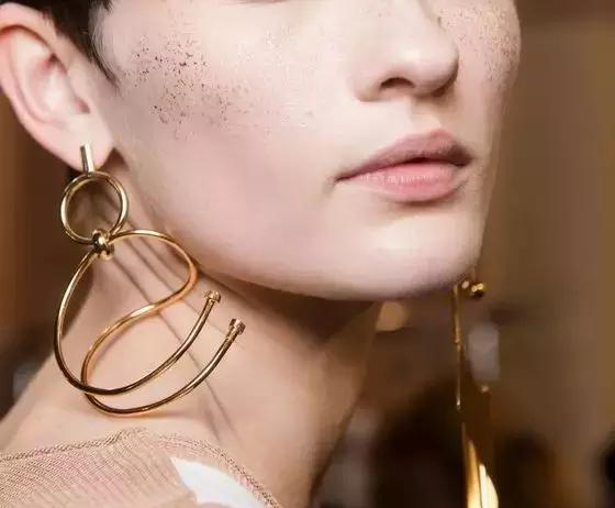 大耳环才是瘦脸神器,瘦脸神器腮帮子