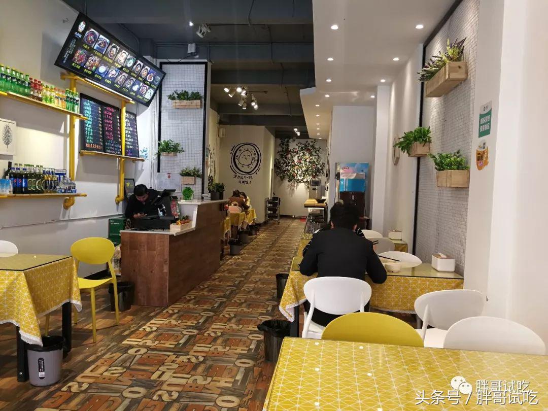 胖哥吃无骨鸡爪,胖哥试吃鸡爪