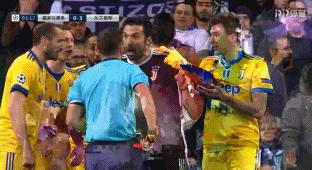 布冯赛后说裁判点球,布冯被红牌罚下已看哭