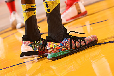 nba赛场球鞋特写,安踏kt8纪念科比