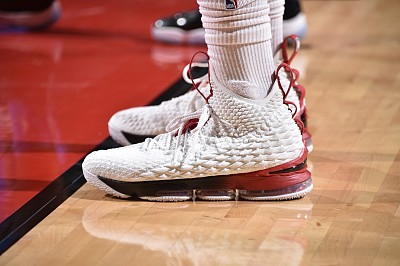 nba赛场球鞋特写,安踏kt8纪念科比