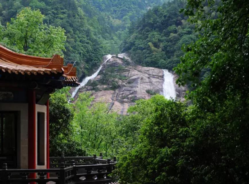 黄山的简历,作家黄山的简历