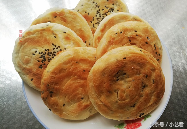 吃了我做的烧饼家人都不爱吃馒头了，皮酥瓤软，第二天吃也不硬