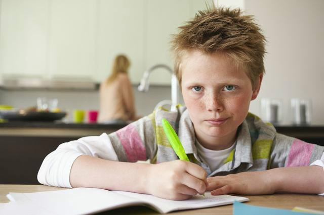 6岁小孩儿不会拉屎,小孩子不会擦屁股怎么办