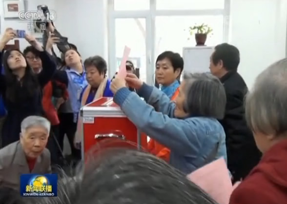 中南海红墙旁西长安街街道咋保洁：15分钟一巡回能席地而坐快看