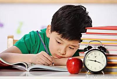 小孩忘记带书去学校要送过去么,孩子总是忘带书该不该送去