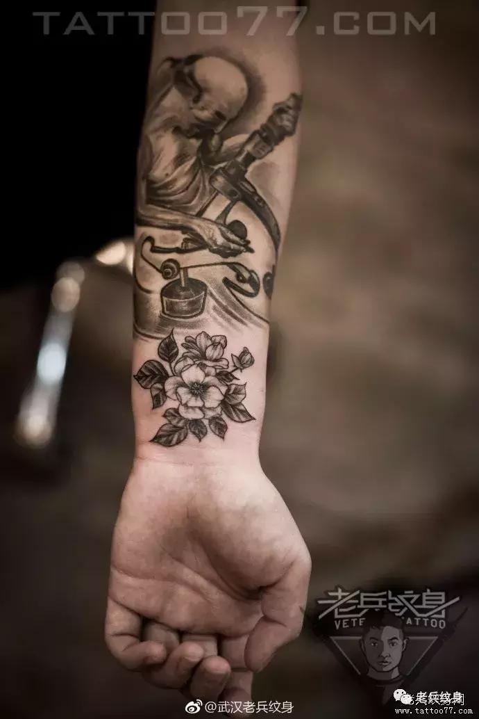 老兵刺青纹身,手臂内侧枪械纹身