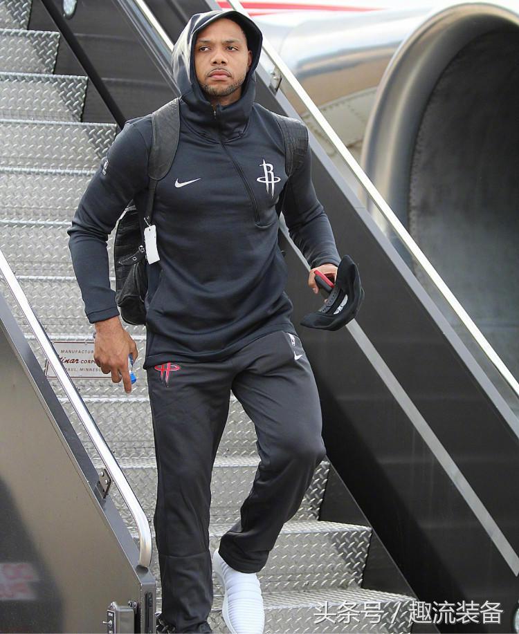 NBA季后赛球星场下穿搭盘点