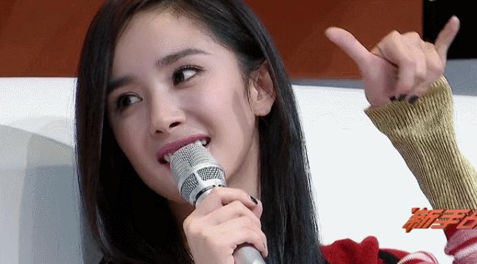 杨幂孙怡两位辣妈同台比美,杨幂和baby同款发型