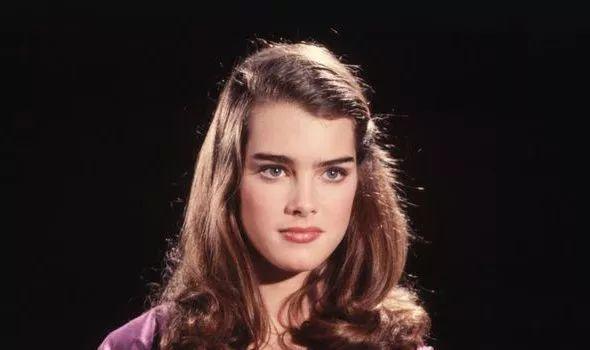 10岁全裸上镜《花花公子》，她的美貌被好莱坞誉为世界第八大奇迹