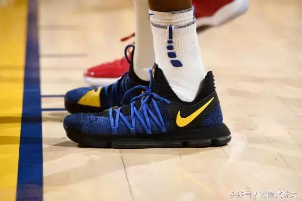 曼巴精神的对决！4月29日NBA赛场球鞋赏析