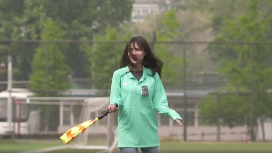 解说员喊3次结果被翻盘,解说员当裁判