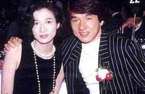 娱乐红黑榜｜成龙同性恋私生女出走，首次公开认爸向社会求救