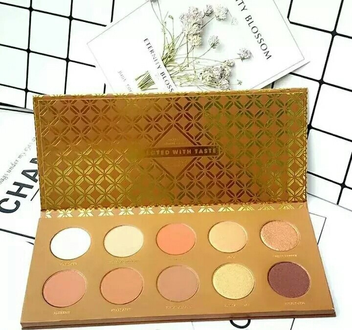 妈妈已经把脸打肿了,我妈把我眼睛打肿了