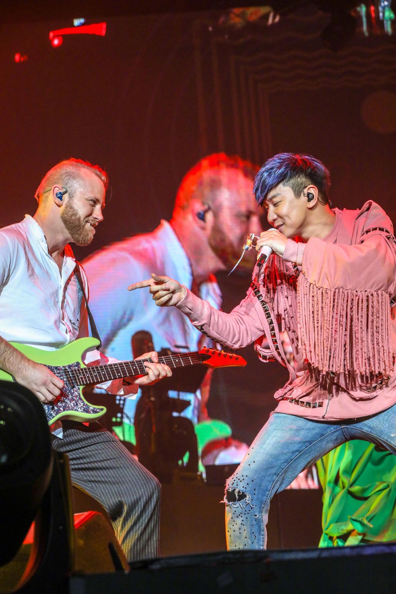 alwaysonline林俊杰圣所演唱会完整版,林俊杰圣所演唱会showtheworld