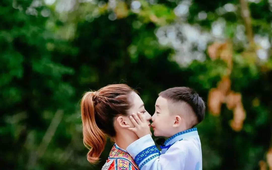 宝宝摔牙齿裂了长了肉芽怎么办,小孩牙齿摔裂该怎么补救