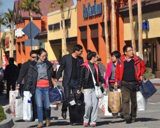 “我们只坑中国人，他们人傻钱多”