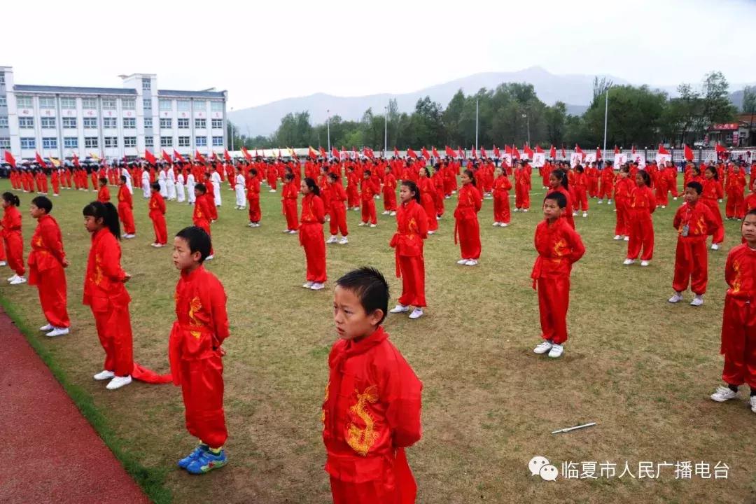 2018年度临夏州“牡丹杯”校园足球联赛暨校园足球特色学校“星级”锦标赛小学组赛在临夏市第三中学拉开序幕