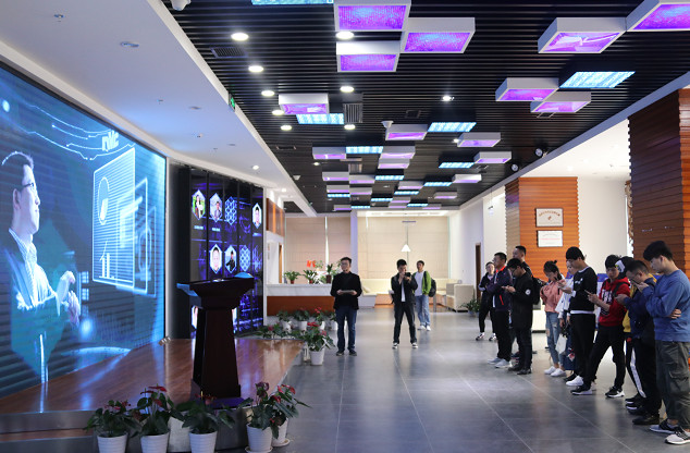 “大数据草根行”活动收官微话题48小时阅读量破千万