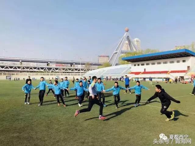 西宁两足球小将勇夺“谁是球王”全国半决赛桂冠