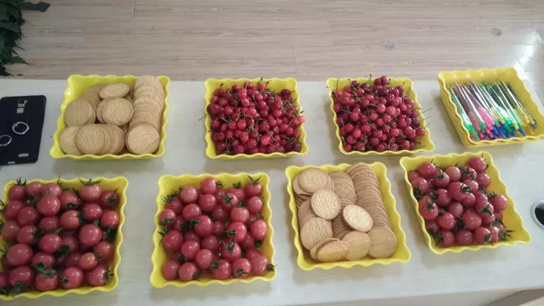 母亲节送给妈妈礼物一束花,母亲节送给妈妈一支康乃馨