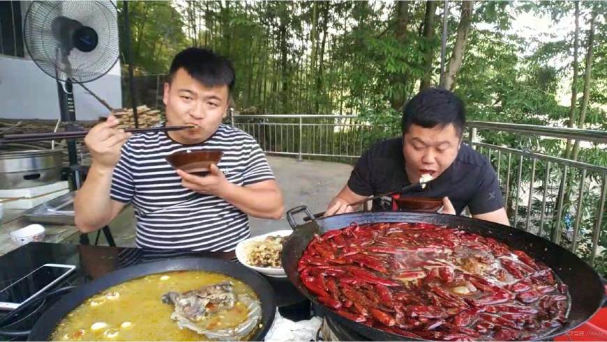 *牙虎**四大吃播，小猪猪特能吃入驻三天成为美食区人气第一！