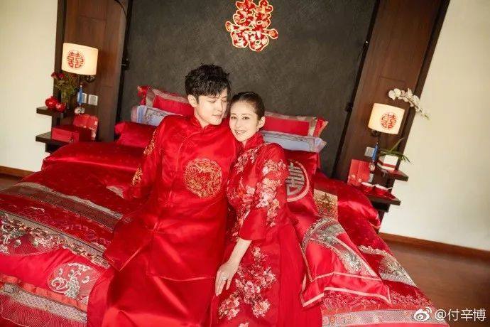 付辛博颖儿机场照睡衣,付辛博颖儿礼服