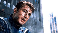 因性感胸肌，被黑粉称“甜心大胸”，美队凭什么成为复联老大？