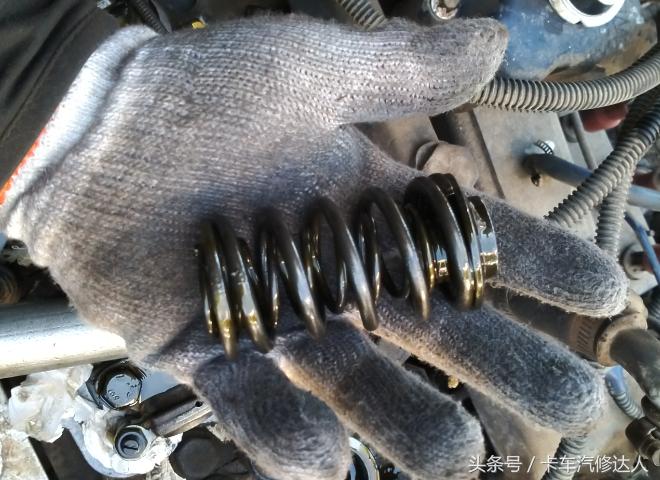 潍柴发动机气门油封怎么换,潍柴发动机怎样判断气门油封漏油