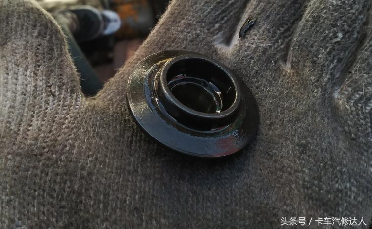 潍柴发动机气门油封怎么换,潍柴发动机怎样判断气门油封漏油