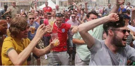 在英国穿上这个玩具，你的娃就是幼儿园之王