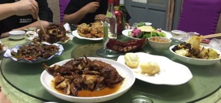 吃他家菜都得拼桌吃，一道雪衣豆沙就卖了70多年！