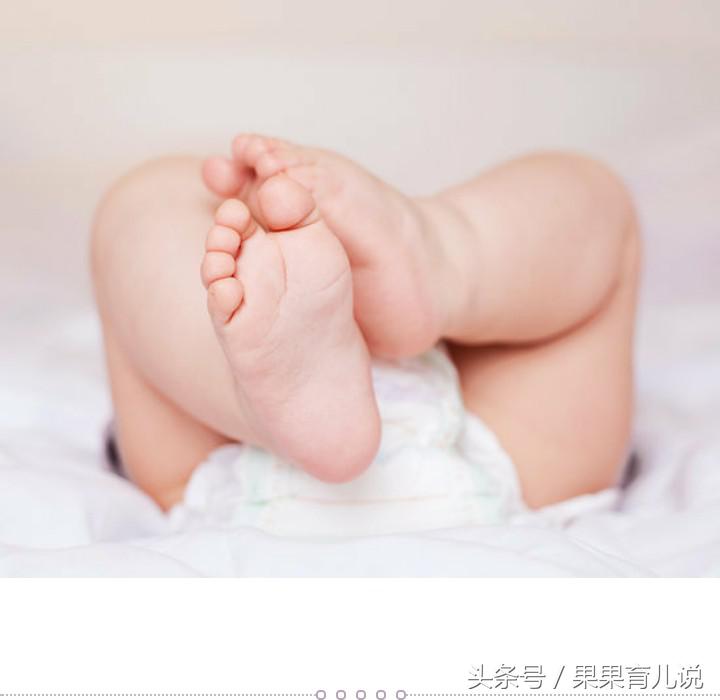 宝宝屁屁红还起了泡泡什么原因,宝宝屁屁红得发亮