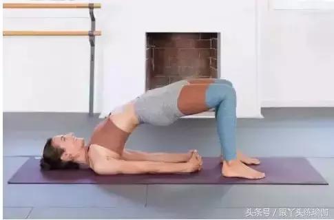驼背含胸没气质怎么通过健身纠正,瑜伽开肩瘦背改善含胸驼背完整版