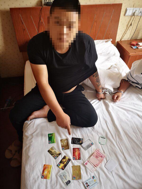 他们租了辆白色宝马，天天蹲守在KTV门口……蹲一次能赚一万！