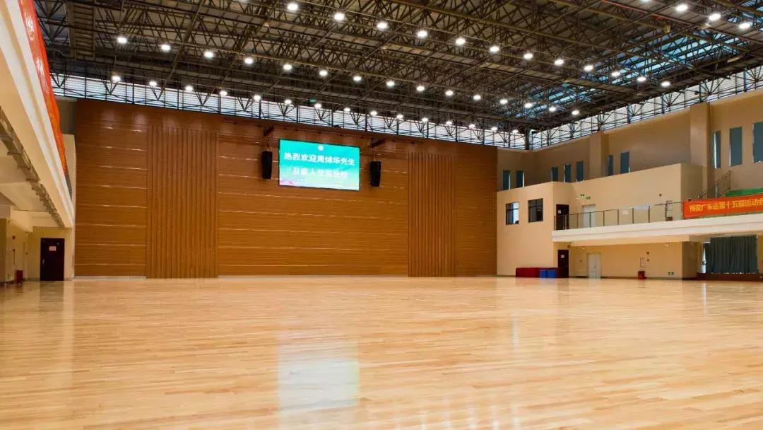 肇庆鼎湖第一实验学校体育馆,肇庆一中体育馆大屏幕拆除