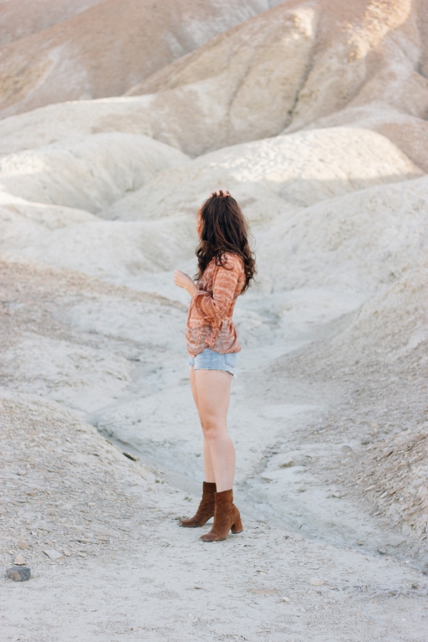 雪纺衫配什么裤子更好看,雪纺衫应该搭配什么裤子