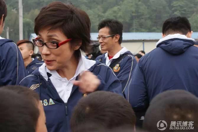 穿越地震带之什邡日记：地震周年谭咏麟黄日华众明星到蓥华小学