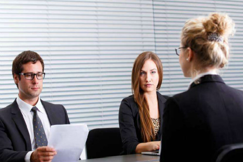 入职一个月后公司还在招人,入职一个礼拜后公司让体检