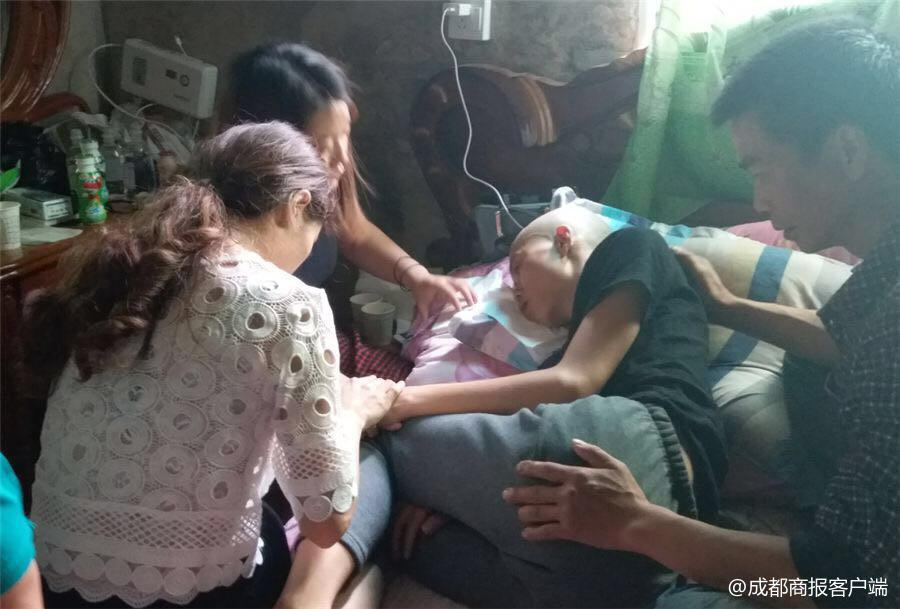 男子喝下百草枯母亲绝望放弃治疗,宜宾19岁少年喝百草枯事件