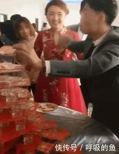 搞笑GIF：来我办公室，我要根据情况来决定给你什么处分