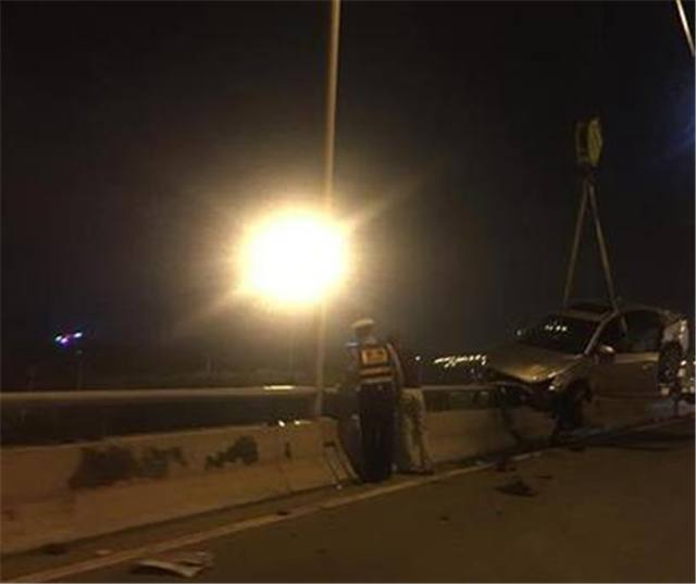 科鲁兹09-14车祸现场,科鲁兹1.4事故车