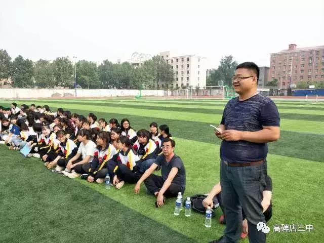 世界杯校园足球展示,青少年足球联赛精彩瞬间