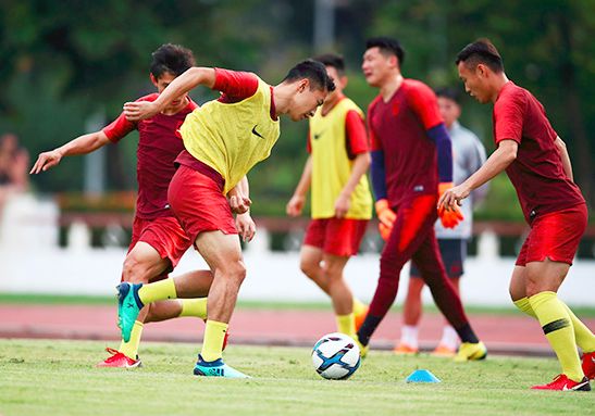 “新人”不新“老将”不老中国男足备战泰国加紧磨合