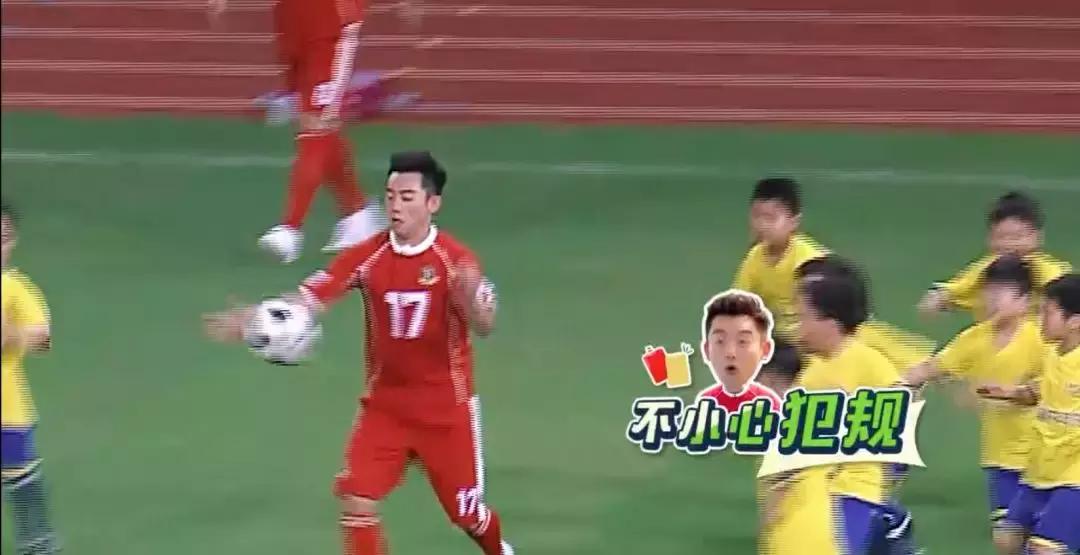 “我想和跑男团踢一场世界杯！”丨300个足球少年说