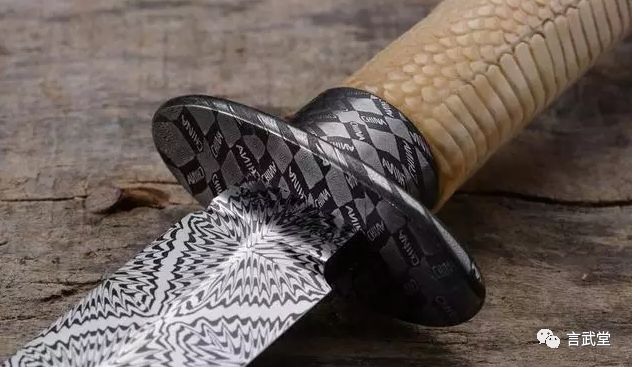 顶级刀匠罗恩牛顿 (罗恩牛顿龙刀多少钱)