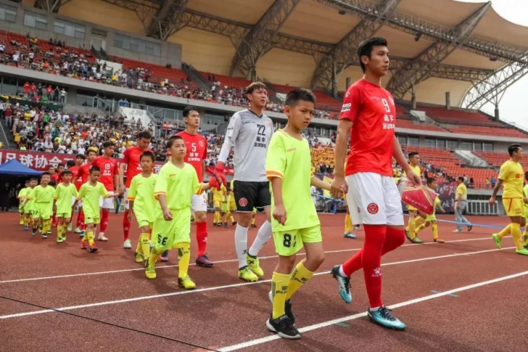 四川足球比赛氛围,四川足球最新消息今天